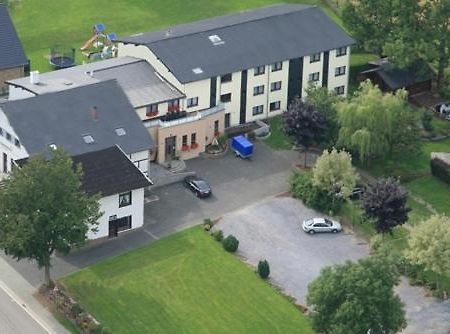 Hotel Zum Buchenberg St. Vith Esterno foto